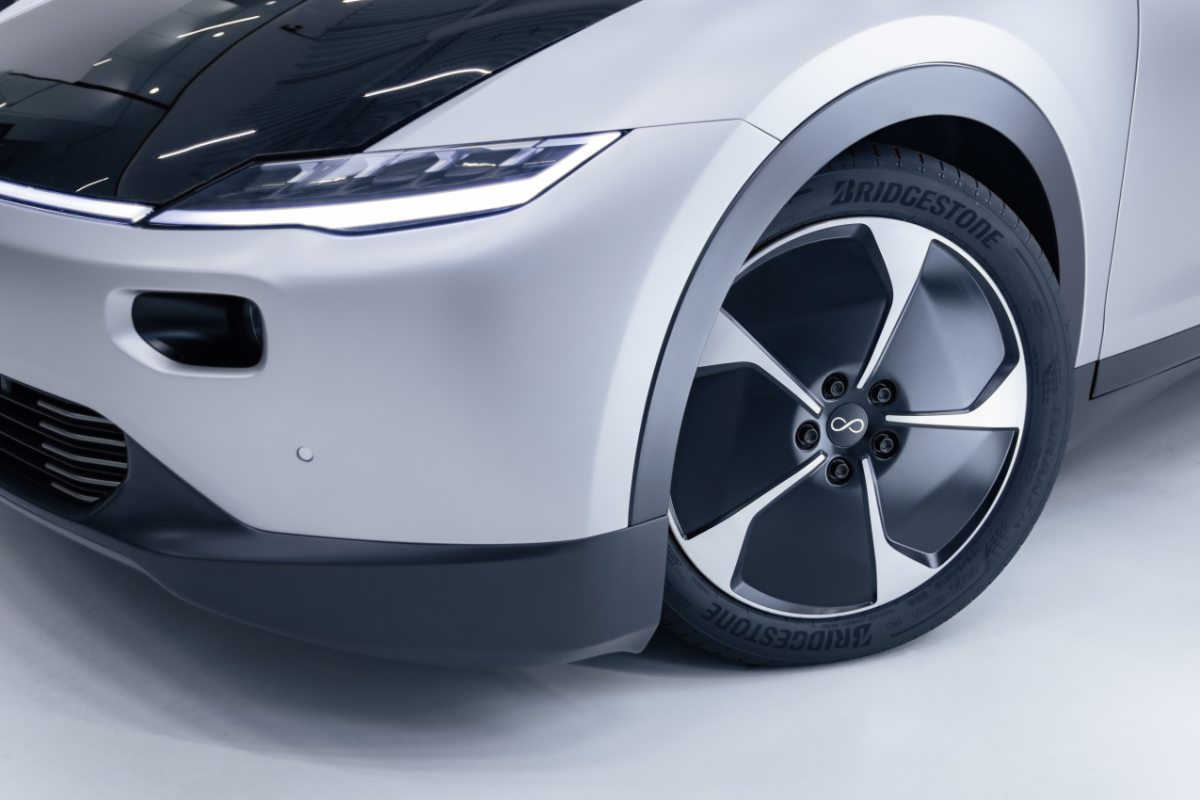 2021-solarni_elektromobil-Lightyear-_One-Bridgestone-pneu