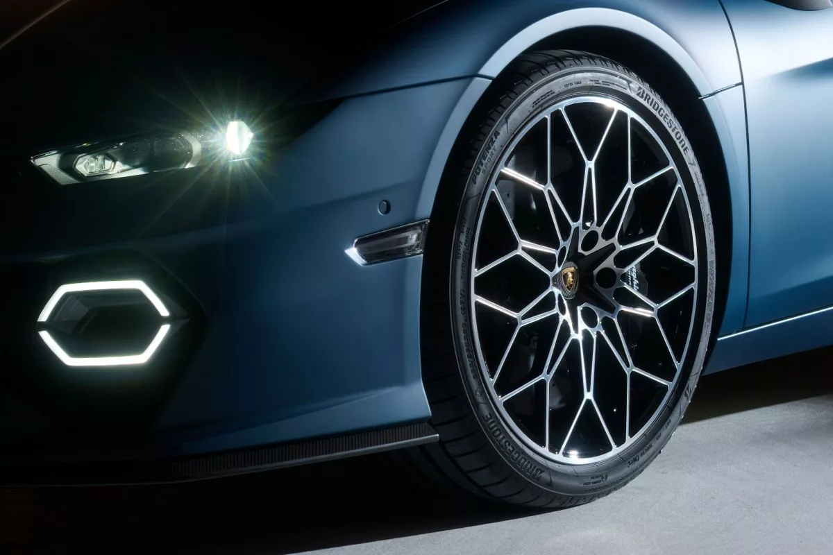 Lamborghini_Temerario_detail_bridgestone_01